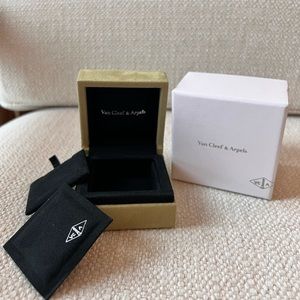 Van Cleef & Arpels Small Earring Box - Original
